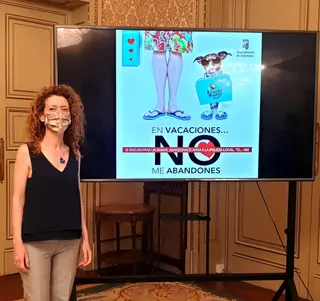 Concejala Ana Suárez, durante la presentación sobre el abandono de animales
