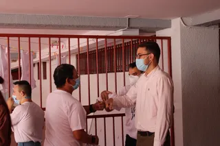 El concejal de Juventud, Ángel Fernández Silva, visita las semicolonias urbanas juveniles