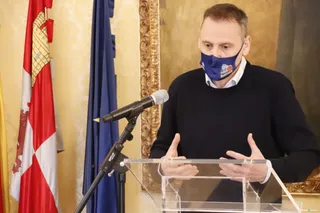 Roberto Íñiguez pide al alcalde un vestuario propio y mejores instalaciones para el staff de Perfumerías Avenida