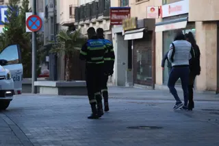 Policías locales en Azafranal (1)