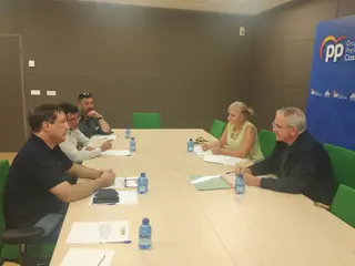 Reunión UCCL con representantes de las Cortes