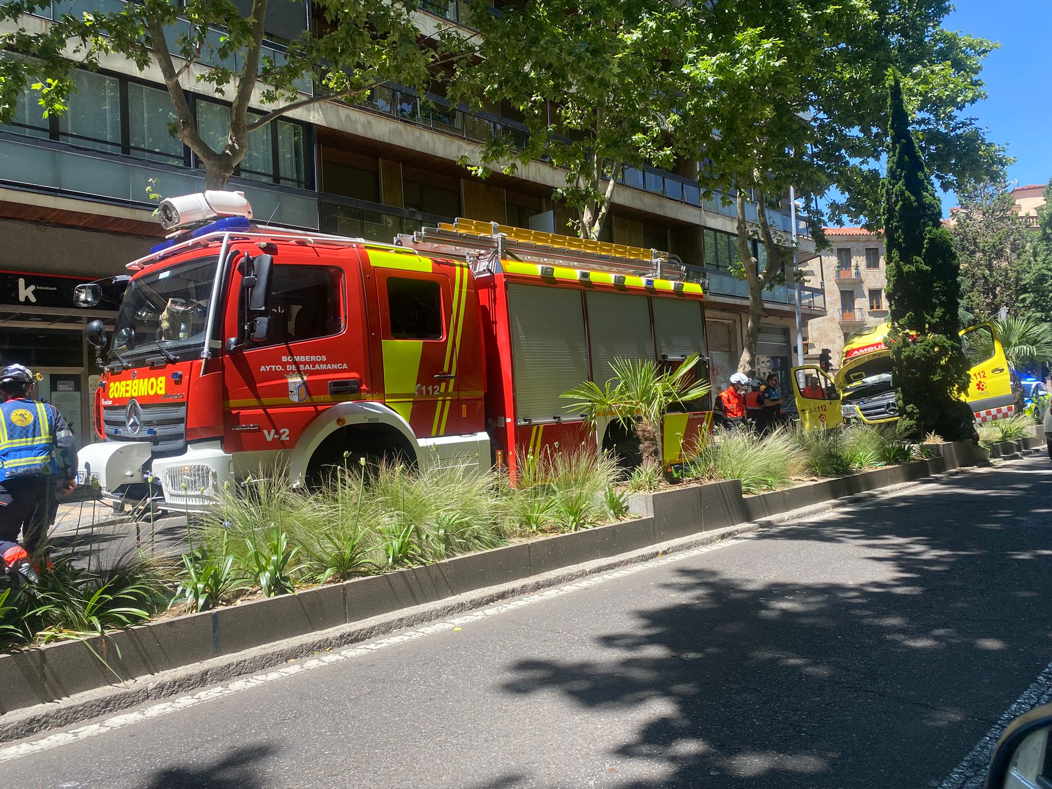 Colisi&oacute;n Entre Una Ambulancia Y Una Furgoneta En El Paseo De Carmelitas (4)