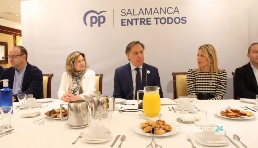 Carlos García Carbayo, mantiene un encuentro con la prensa para hacer balance de la campaña