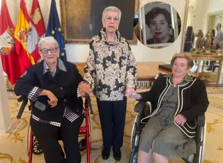 Teresa Hierro Pajón, Celedonia Velázquez Maíllo, María Serrano Serrano e Isabel María Sánchez Baño durante la entrega de placas por su centenario | Salamanca24horas