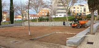 Obras en zona de juegos infantiles Barrio Blanco
