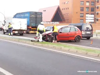 Accidente farola avenida saavedra y fajardo