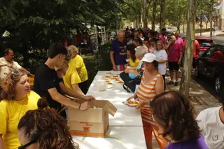 Pizarrales disfruta de sus fiestas con una gran comida Popular