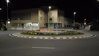 Rotonda de acceso a Carbajosa junto al cementerio. Archivo