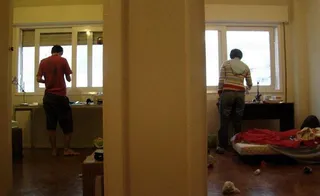 El compañero de piso ideal es soltero, estudiante, no fumador, sin mascotas y menor de 30 años