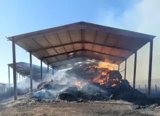 Incendio instalaciones ganaderas en Sanjuanejo
