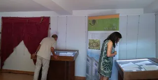 Santibáñez de la Sierra inaugura su exposición documental sobre archivos abiertos