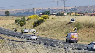 La salida de vía de una furgoneta y un taxi se cobra una persona herida a la altura de Machacón