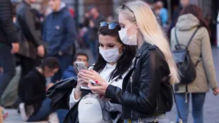Mujeres con mascarilla