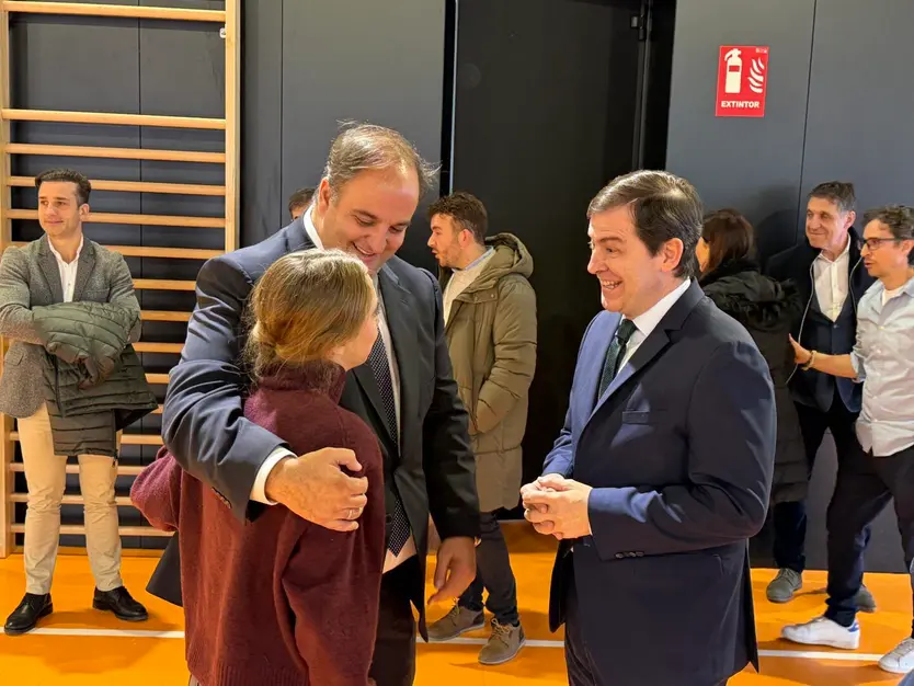 Visita de Alfonso Fernández Mañueco al instituto de Guijuelo