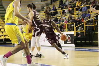 Bright Mensah, ante Real Canoe | FOTO SALAMANCA24HORAS.COM