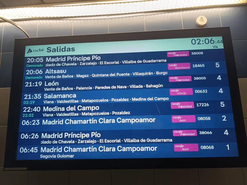 Imagen De La Pantalla Donde Se Especifica El Retraso Del Tren Con Destino Salamanca