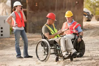 Dos personas con discapacidad en su puesto de trabajo | Foto: Europa Press