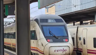 Alvia estacionado en Salamanca