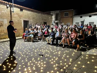 La Vellés inaugura la nueva iluminación exterior de la iglesia de Santa Ana