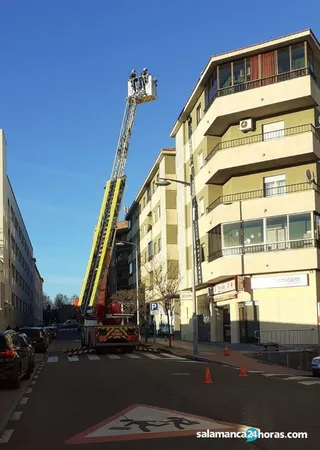 Bomberos tejado calle Príncipe de Vergara (8 1 2020) (2)