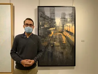 Ángel Fernández Silva en la presentación de la muestra con las obras ganadoras del certamen ‘Jóvenes Creadores’