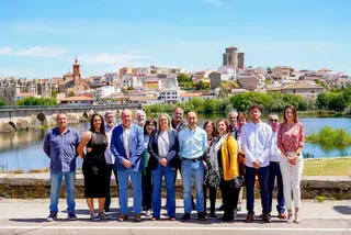 El PSOE de Alba de Tormes en la presentación de su candidatura para las Municipales de 2023, junto a David Serrada