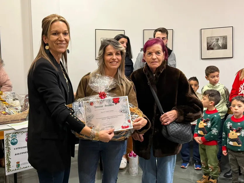 Villamayor entrega los premios de los concursos de decoración navideña y belenes