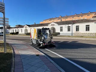 La nueva barredora de Peñaranda entra en funcionamiento