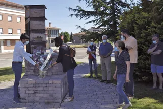 Un momento del homenaje a los fallecidos en la explosión del polvorín de Peñaranda de Bracamonte