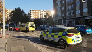 Una persona herida tras ser atropellada por un vehículo en la avenida de los Comuneros