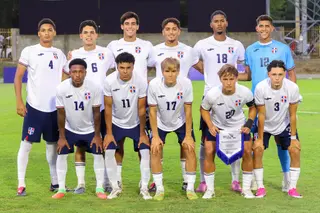 Óscar León, con la selección de República Dominicana.
