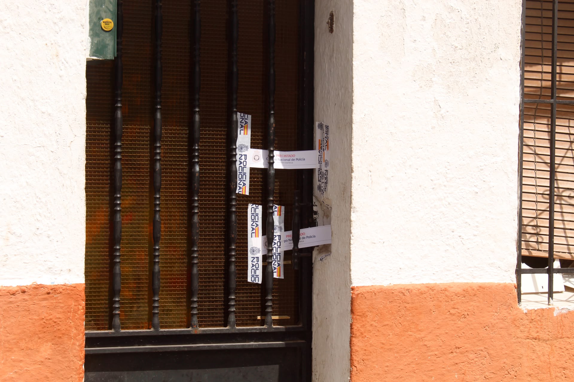 Portal Precintado En La Calle La Flor De Pizarrales (1)
