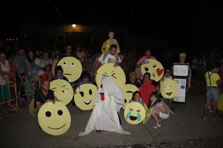 Fiestas en Vilvestre: desfile de peñas