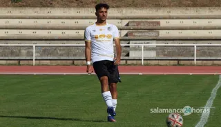 David Calle, en una acción con el Salamanca CF UDS B en Las Pistas | FOTO SALAMANCA24HORAS.COM