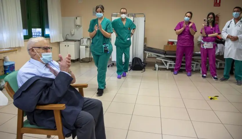 primer vacunado contra el coronavirus en Salamanca (2)