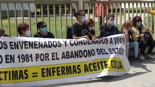 El peñarandino Miguel Ángel Sánchez Ávila se ha encadenado este lunes a las puertas del Imserso