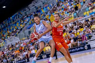 Prince, ante Queralt Casas en la final de la Supercopa | FOTO BALONCESTO ESP
