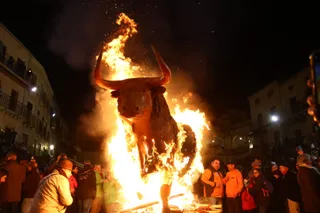 Pasacalles de cenizos en el Carnaval del Toro de Ciudad Rodrigo 2026 | Mateo G.J.