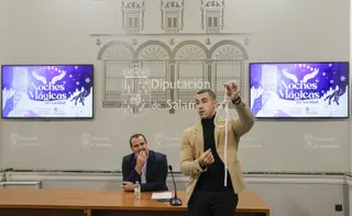El diputado de cultura, David Mingo, presenta el programa Noches Mágicas en Navidad junto al Mago Cess. David Arranz / ICAL