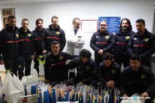 Visita de los bomberos al hospital (7)