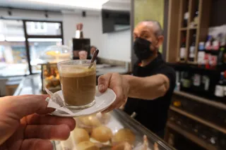 La reapertura de la hostelería posibilita que el paro descienda casi 800 personas en marzo