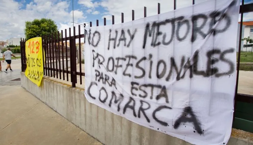 Pancartas en defensa de los bomberos en Ciudad Rodrigo