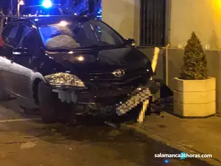 Colisión turismo y camión en plaza del Poniente (6) 1200x900