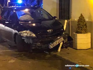 Colisión turismo y camión en plaza del Poniente (6) 1200x900