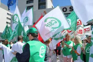 Concentración de trabajadores sanitarios frente al Hospital de Salamanca | Foto de archivo