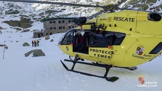 Rescatan a montañero herido en la Laguna Grande de Gredos. Foto: Junta de Castilla y León