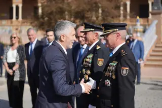 El ministro del Interior, Fernando Grande-Marlaska, durante la imposición de condecoraciones de la Policía Nacional en Sevilla - María José López - Europa Press - Archivo