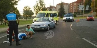Herida una ciclista al ser arrollada por un coche en la glorieta de Vetones y Vacceos