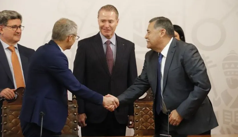 Ricardo Rivero, y el rector de la Universidad Autónoma de Nuevo León (México), Santos Guzmán López, suscriben un convenio de colaboración