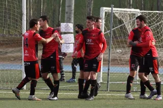 Los jugadores del Sporting Carbajosa celebran un gol ante el Navega | FOTO SALAMANCA24HORAS.COM